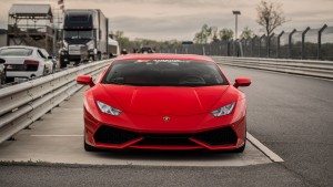 Photo of front of Xtreme Xperience red rosso mars lamborghini huracan head on