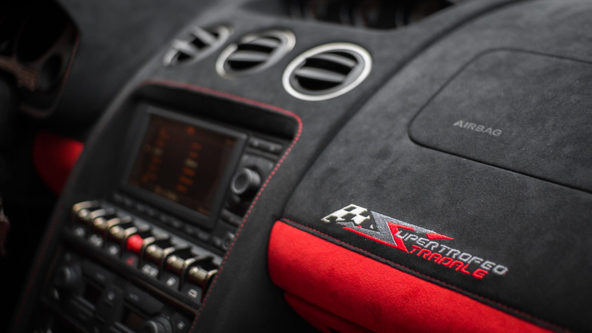 Image xtreme xperience super trofeo stradale interior super trofeo stradale badge