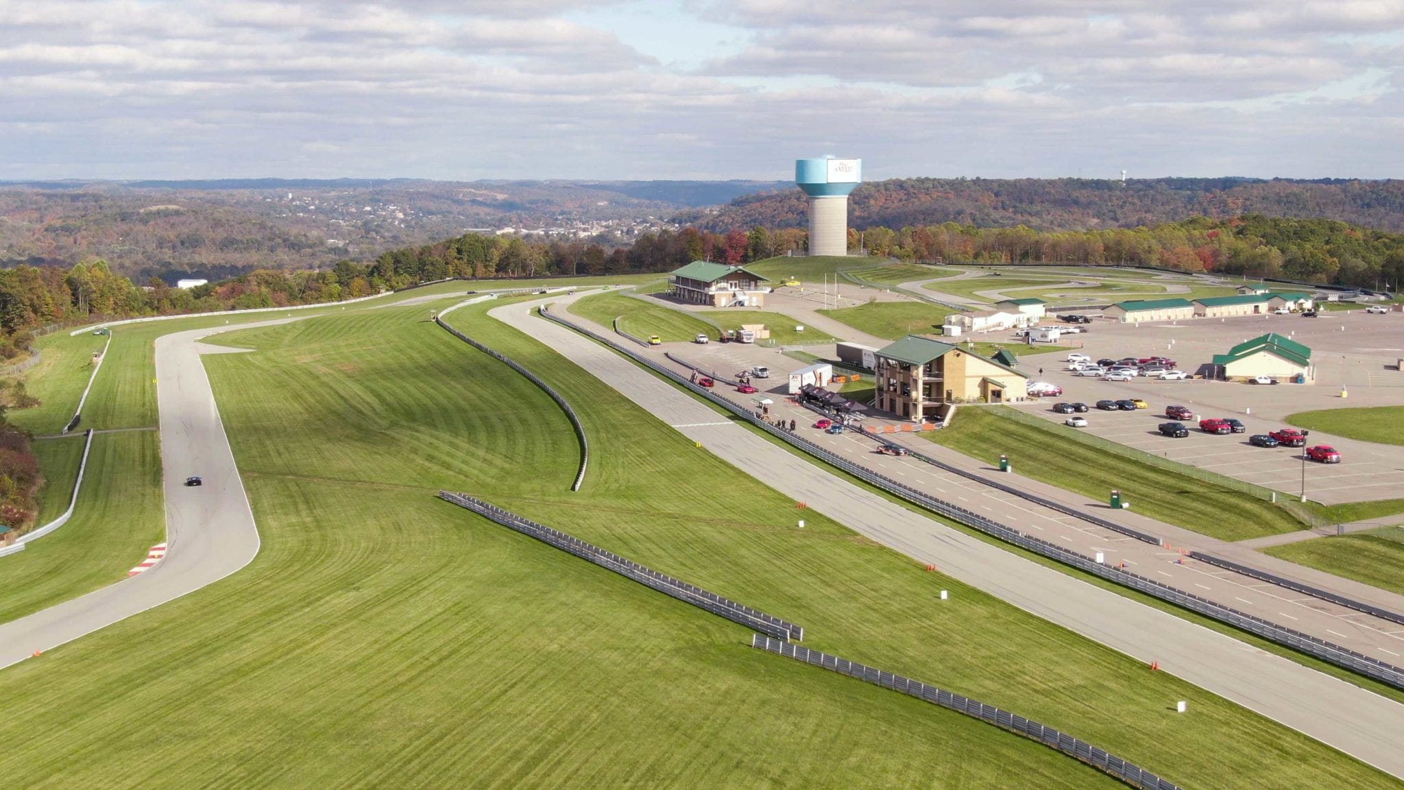 Supercars on Pittsburgh International Race Complex North Racetrack