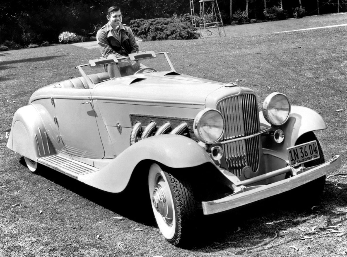 A photo of a 1935 Duesenberg JN car.